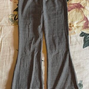 Girls Leggings Flare Pants - Black & White. Size 8